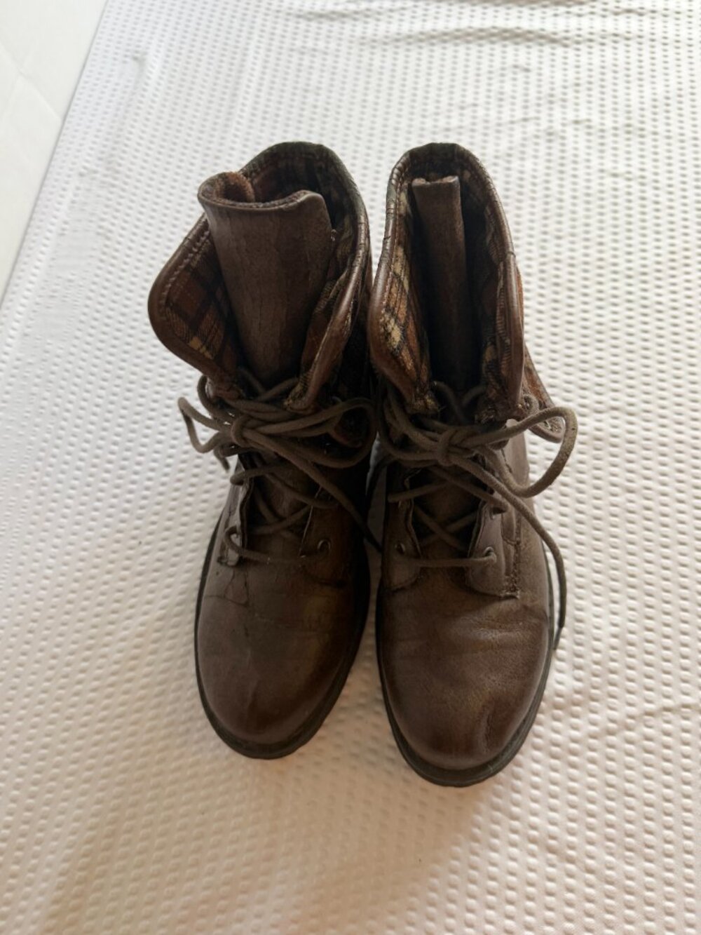 b.o.c ‘Bristol’ Faux Leather Fold-Over Ankle Boots Size 7 ½ - Picture 3 of 12